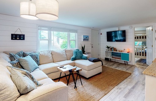 Manomet House | Nautical beachside home with yard, fast WiFi, W/D, walk to White Horse Beach