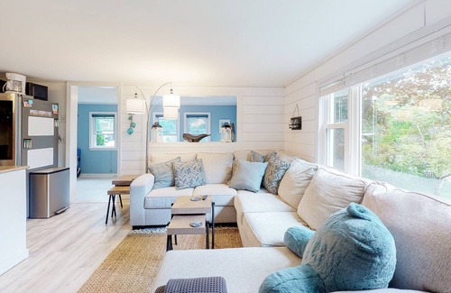 Manomet House | Nautical beachside home with yard, fast WiFi, W/D, walk to White Horse Beach