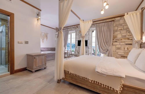 Foca Hotel | Navalia Otel