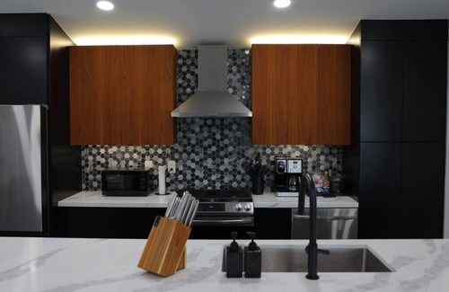 Serra Mesa House | Navigate Stays Unforgettable Retreat w/ Mini-Golf