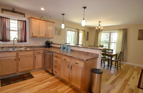 Fairview House | Near Asheville*Hot Tub* New Home*Mountain Views*family friendly*Fire pit