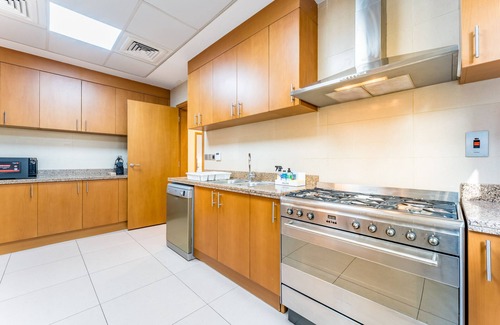 Dubai Villa | Near Avenue Mall, Cycle Park And Sports Complex, Mins to Downtown