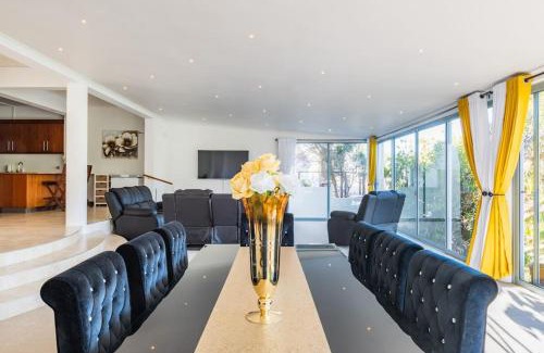 Marina da Gama Apartment | Near Beach Pool Mountain Views On Canal