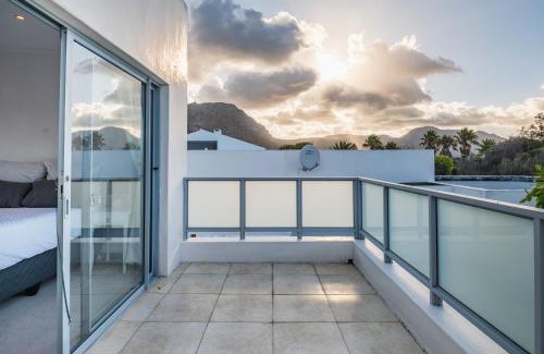 Marina da Gama Apartment | Near Beach Pool Mountain Views On Canal