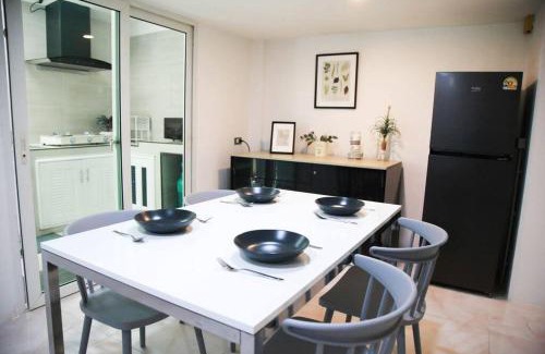 Bang Na Apartment | Near BTS Bearing Skytrain- Homey living Townhome - 4 Bedrooms