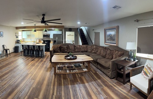 Kingston House | Near Buncombe Creek Marina exceptionally nice!