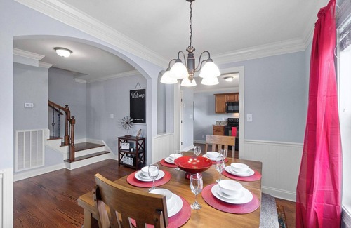 Clarksville House | Near Campbell & Downtown - Cottage & Carriage House