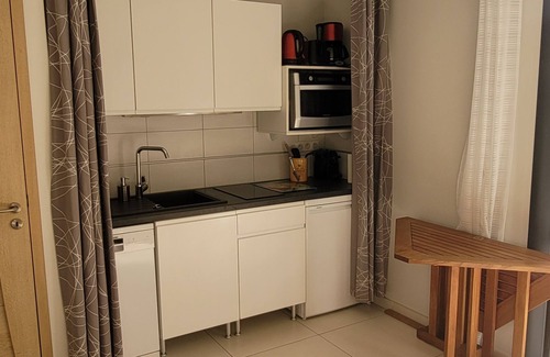 Saint-Jean Apartment | Near Cannes DEUX PIECES INDEPENDANT, RECENT, AIR CONDITIONED