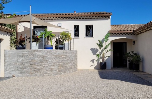 Saint-Jean Apartment | Near Cannes DEUX PIECES INDEPENDANT, RECENT, AIR CONDITIONED