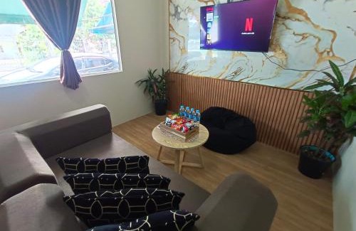 Downtown Hat Yai House | Near Central Festival Hat Yai,5-8 people