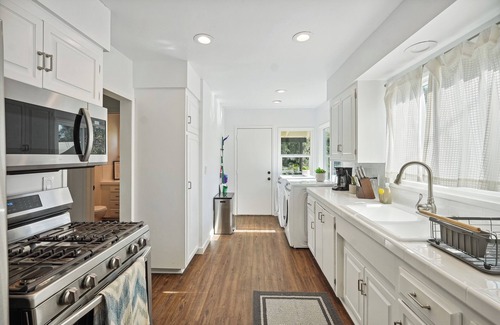 Santa Ana House | Near Disney! 2 Bed 1 Bath - Back House