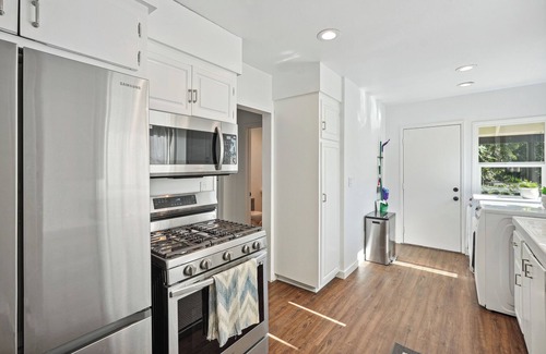 Santa Ana House | Near Disney! 2 Bed 1 Bath - Back House