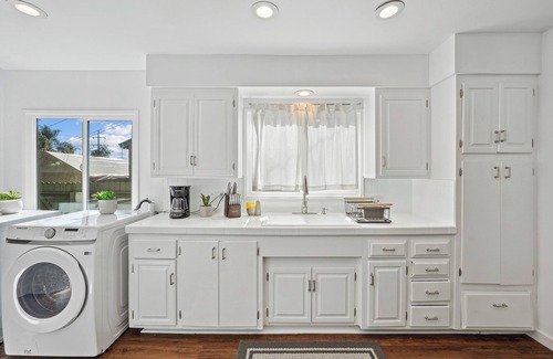 Santa Ana House | Near Disney! 2 Bed 1 Bath - Back House