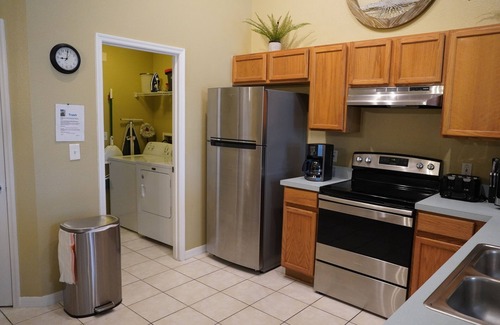 West Kissimmee House | Near Disney - 2 Master King, Pool, Hot Tub, Games, Deck Overlooking Lake!