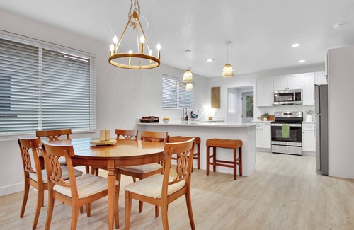 Sans Souci House | Near Downtown 3 Bedroom Home with King beds+ Parking+Deck