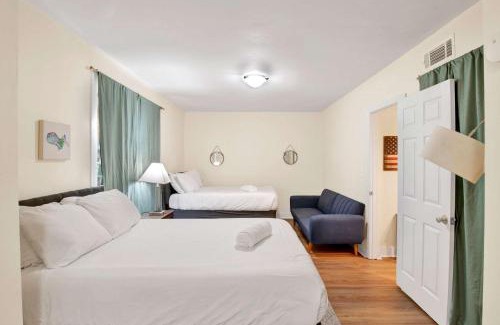 Mobile House | Near Downtown and Cornerstone - Southern Sunshine