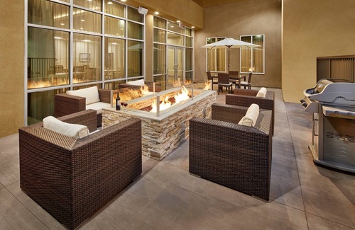 Anaheim Resort Apartment | Near Downtown Disney | Free Breakfast, Outdoor Pool! | Staybridge Suites