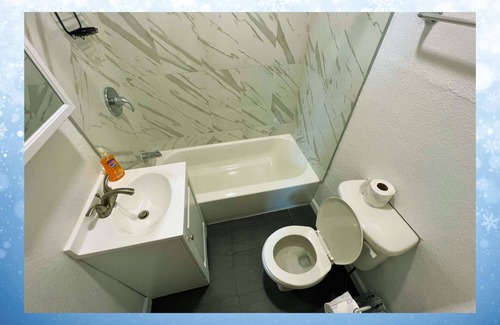 Rampart Village Apartment | Near DTLA's Vibrant Charm Studio for 2!