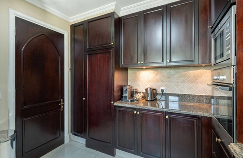 Downtown Dubai Apartment | Near Dubai Mall& Burj Khalifa 1BR in Souk Al Bahar