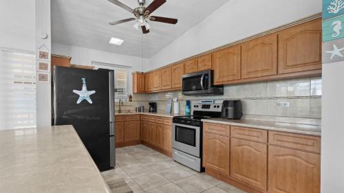 Cabo Rojo Villa | Near El Combate Beach Free Parking Bbq