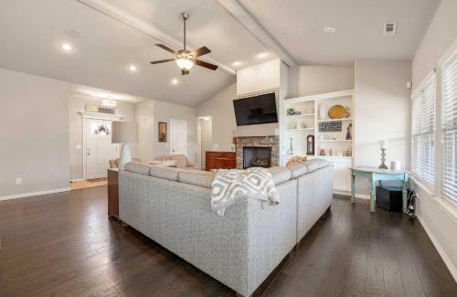 Bentonville - Fayetteville House | Near Hiking and Biking Convenient Home in Rogers!