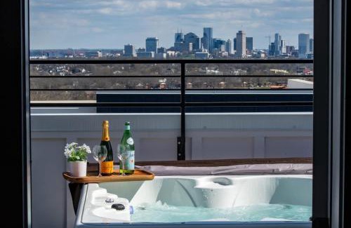 Nashville House | Near Honky Tonks - Rooftop Hot Tub - Skyline Views