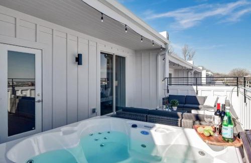 Nashville House | Near Honky Tonks - Rooftop Hot Tub - Skyline Views
