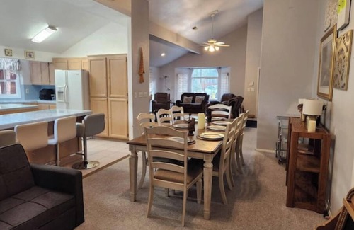 Big Bear House | Near Lake with Hot tubs, Game Room & 06Cars Park Spacenn