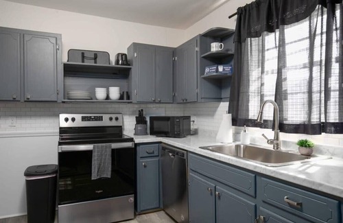 Birmingham House | Near Legion Field & Downtown - Little Blue in Bham