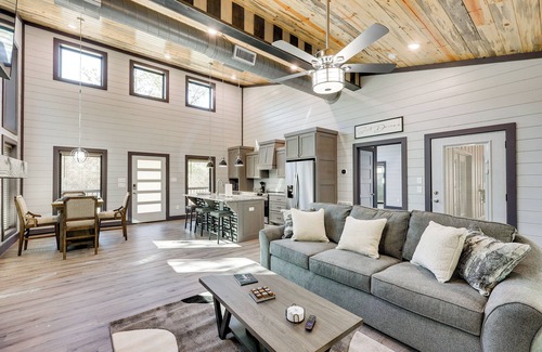 Broken Bow Cottage | Near New Casino: Broken Bow Cabin w/Hot Tub