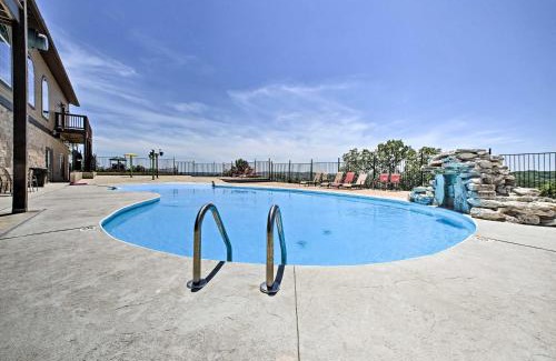 Indian Point Apartment | Near Silver Dollar City! Condo with Indoor Pool