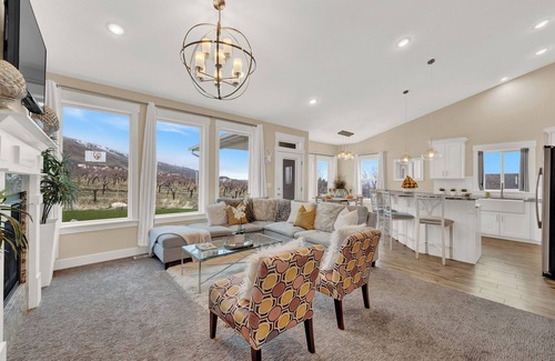 Perry House | Near Ski Resorts n-Stunning Sunsetsn- Hottubn- Fireplace over tubn-Air hocky