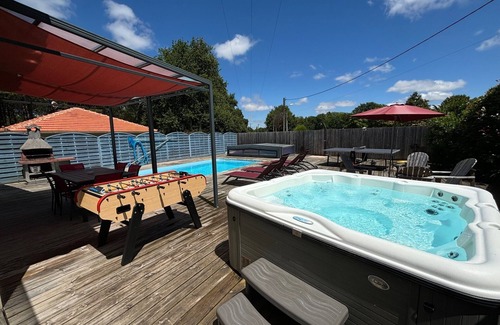 Grayan-Et-L'Hopital House | Near soulac/sea Villa sleeps 7 with heated indoor swimming pool, jacuzzi