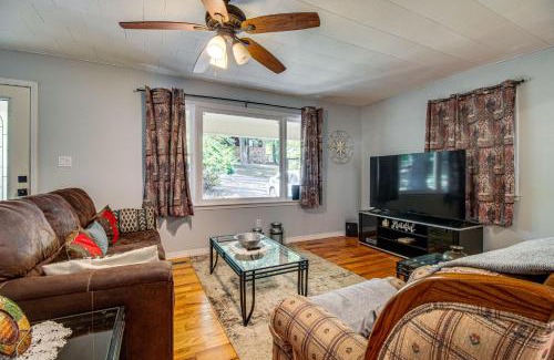 Mammoth Spring House | Near State Park and Spring River Family Gem with Yard