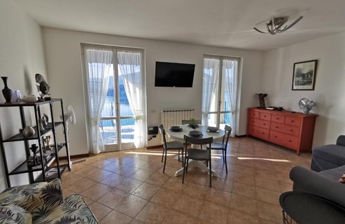 Fiumelatte Apartment | Near Villa Monastero and Castello di Vezio