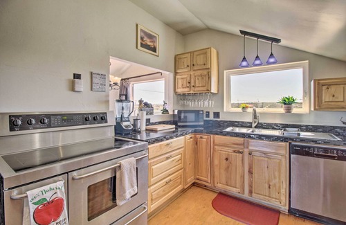 Show Low House | Near White Mountain Lake: Home w/Balcony & Patio