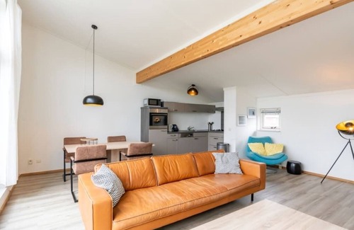 Oude-Tonge House | Neat island house with beautiful view, for larger groups, it is ideal to rent in combination with th