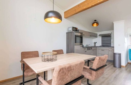 Oude-Tonge House | Neat island house with beautiful view, for larger groups, it is ideal to rent in combination with th
