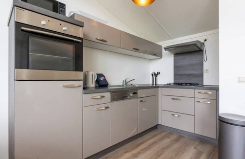 Oude-Tonge House | Neat island house with beautiful view, for larger groups, it is ideal to rent in combination with th