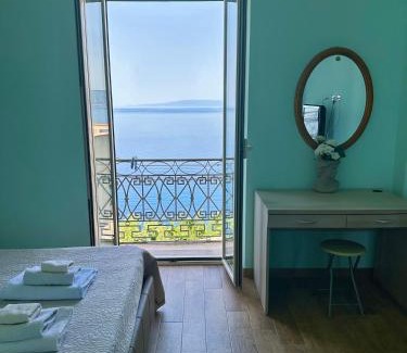 Scilla House | Nel blu dipinto di blu