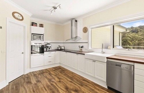 Dales Creek House | Nestled amongst the Wombat State Forest & beautiful bush surrounds
