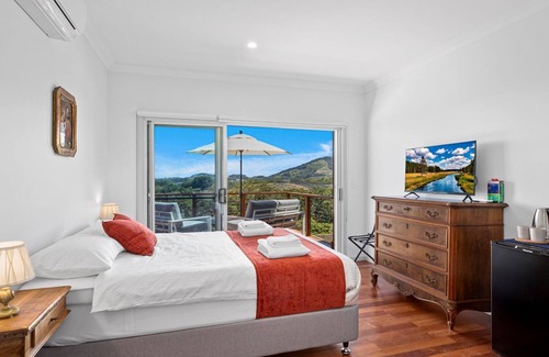 Korora House | Nestled at the top of the mountain - Ciao Korora overlooks the ocean with magnificent views.