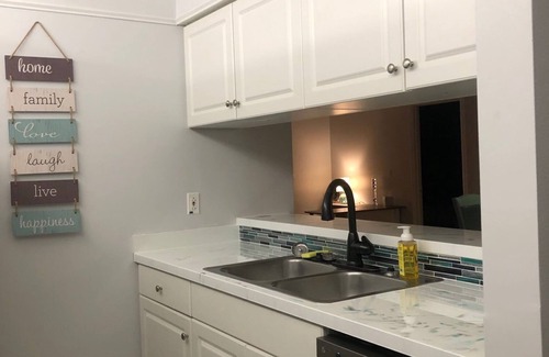 Vamo Condo | Nestled in Canopy Trees Galore!