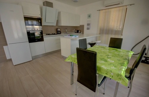 Premantura Villa | Neue Villa in Premantura, 5 Min. zu fuß zum Strand, Luxuriös Fewo 115m2