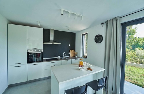 Mugeba Villa | Neues Gebäude. Es Liegt 3,5 km vom Zentrum von Poreč Entfernt