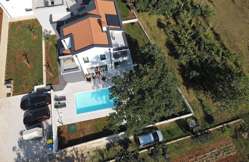 Mugeba Villa | Neues Gebäude. Es Liegt 3,5 km vom Zentrum von Poreč Entfernt