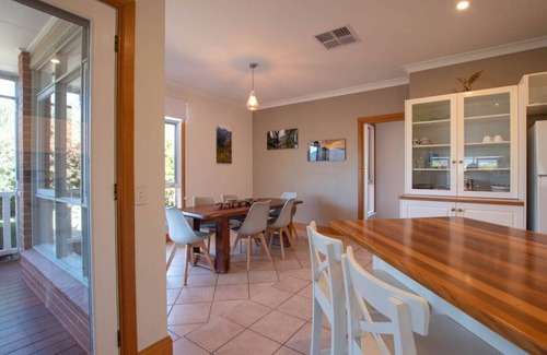 Tawonga House | Neve e Fiume (Snow and River)