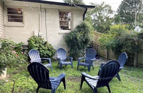 Melrose House | New! 12 South 4 Bedroom Close to Everything