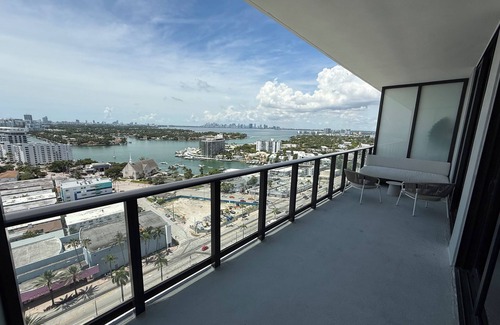 North Beach Apartment | New 1bed 1.5bath 20th floor amazing views