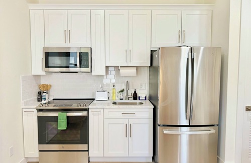 Southwest Cottage | NEW 1BR/1.5BA Designer’s Palm Beach 2-Story Cottage